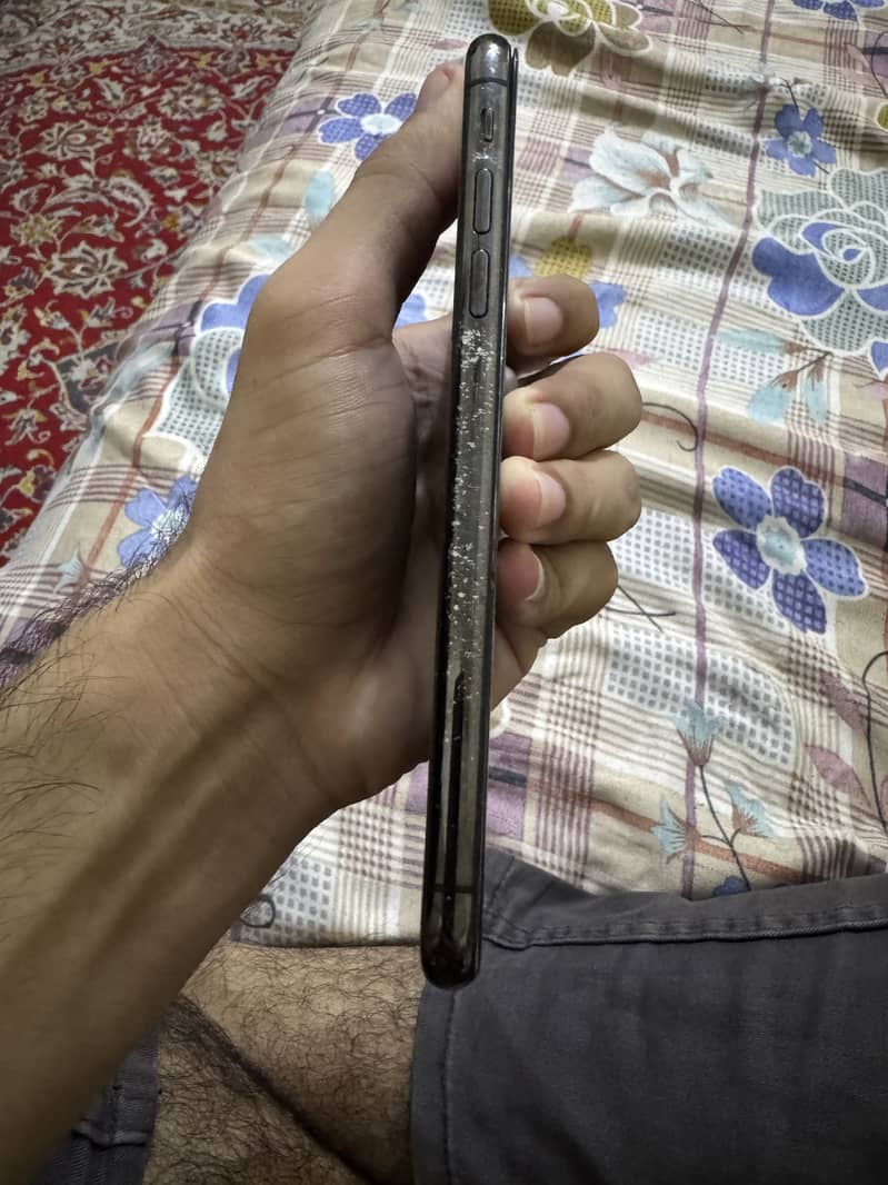 Apple iPhone X 4