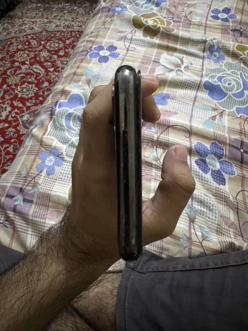 Apple iPhone X 5