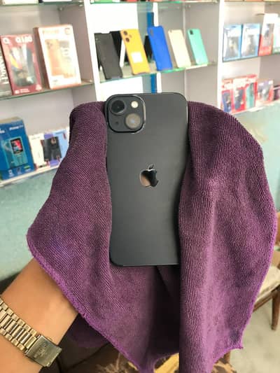 Apple iPhone 13