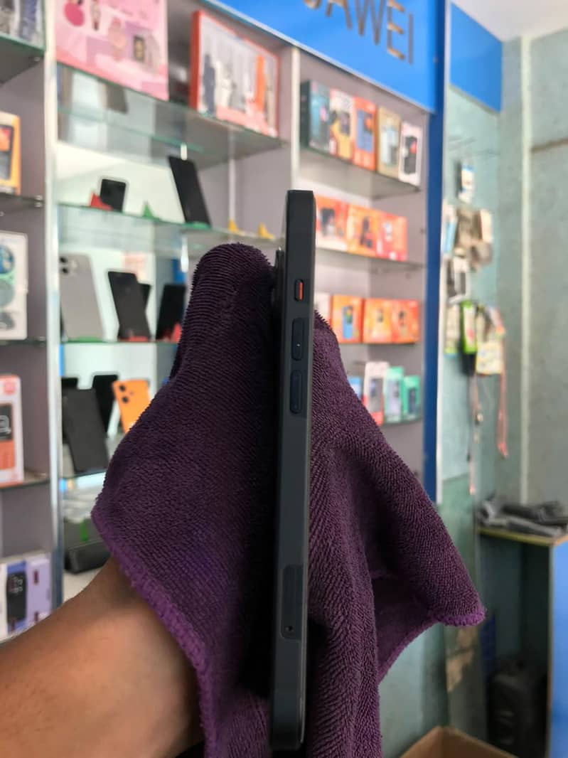 Apple iPhone 13 3