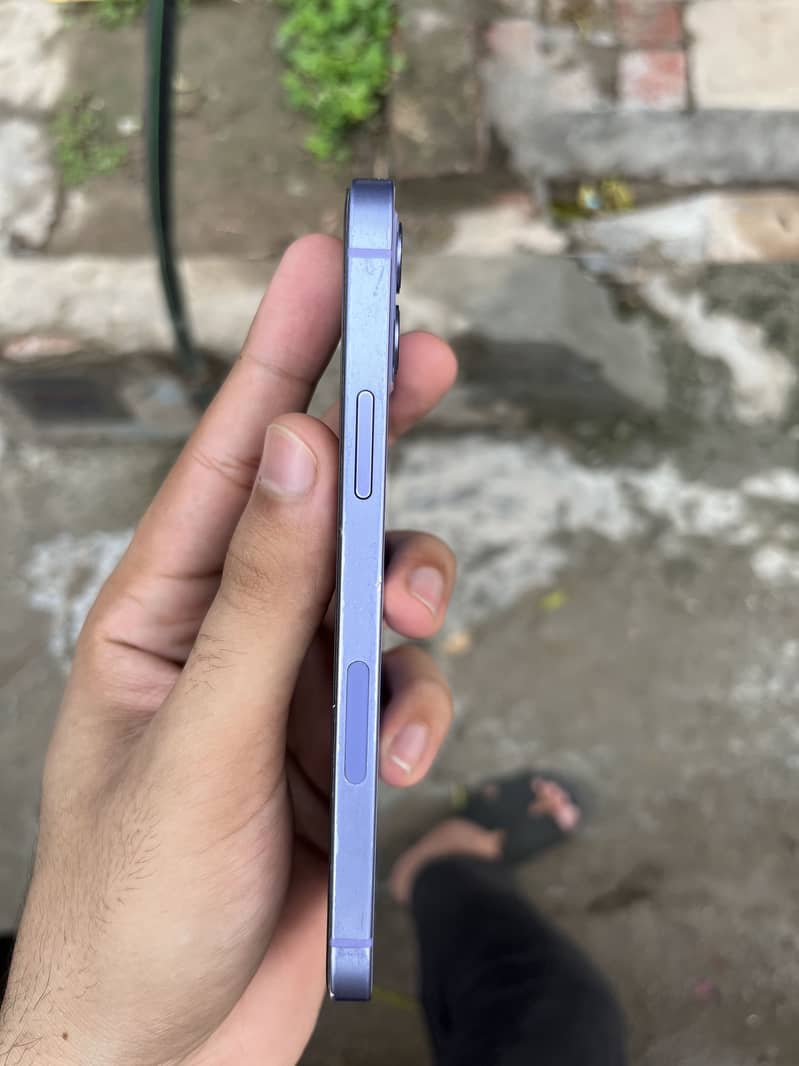 Apple iPhone 12 4