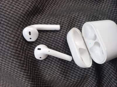 Apple Airpods 2nd Gen Neat and clean like new