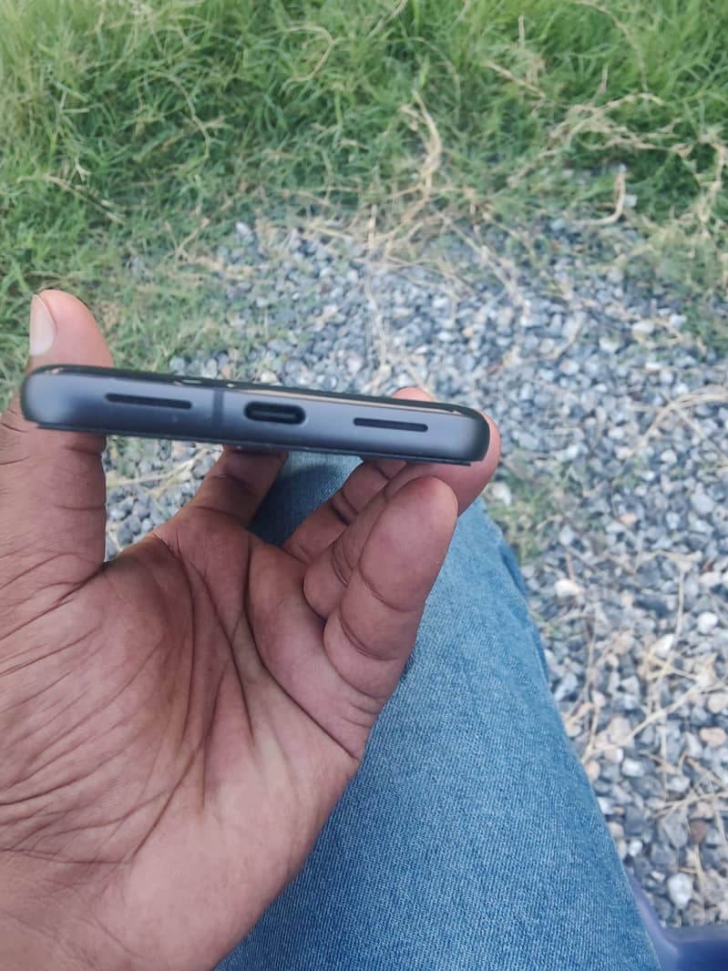 Google Pixel 8 4