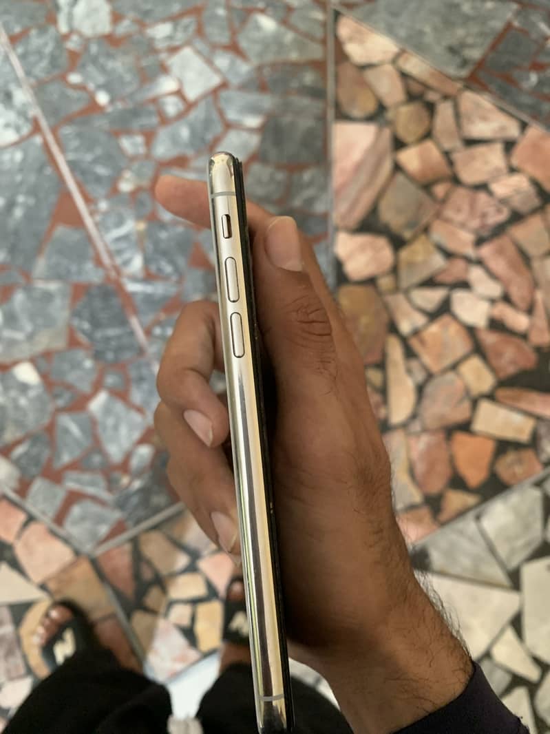 Apple iPhone X 3