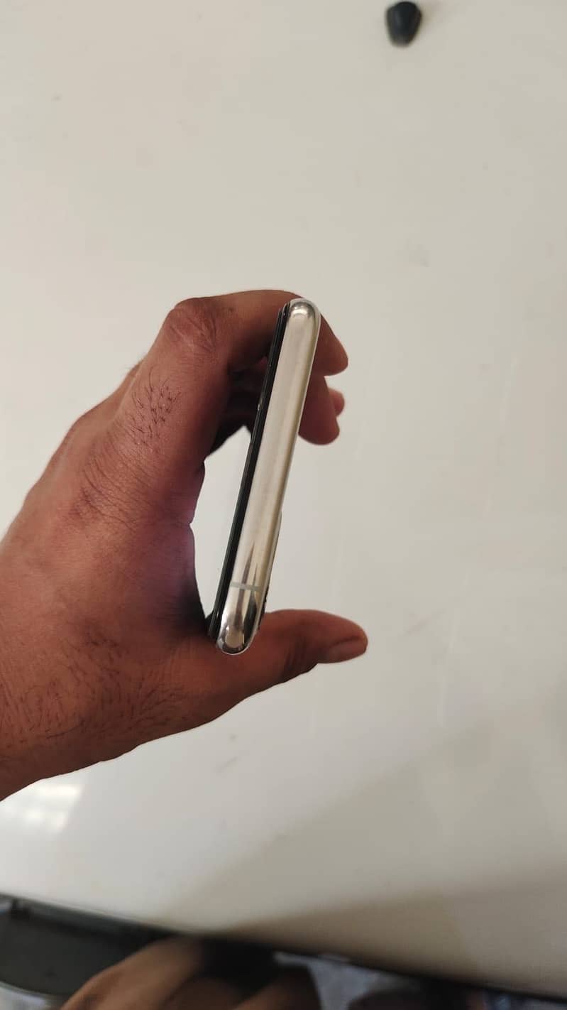 iPhone 11 Pro Max 6