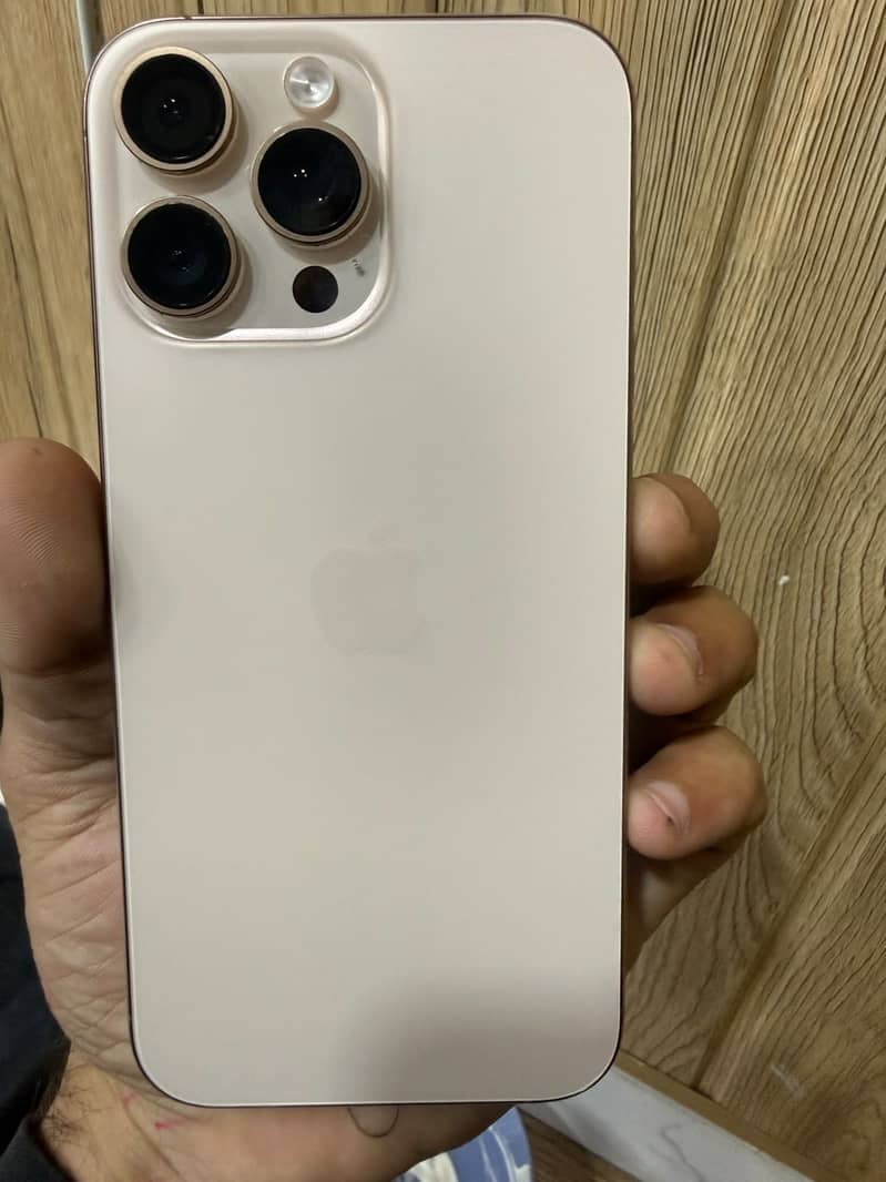 Apple iPhone 16 Pro Max 2