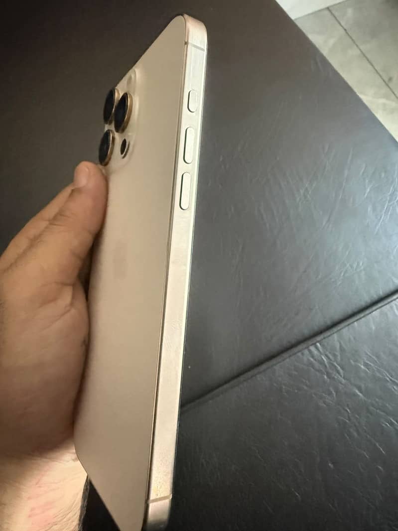 Apple iPhone 16 Pro Max 7