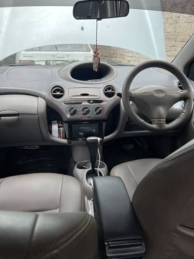 Toyota Platz 2000
