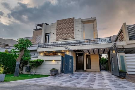 10 Marla Like New House For Rent In Bahria Town Lahore