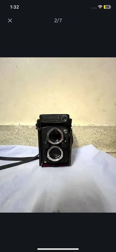 Yashica Mat-124G Twin Lens Reflex (TLR) Vintage