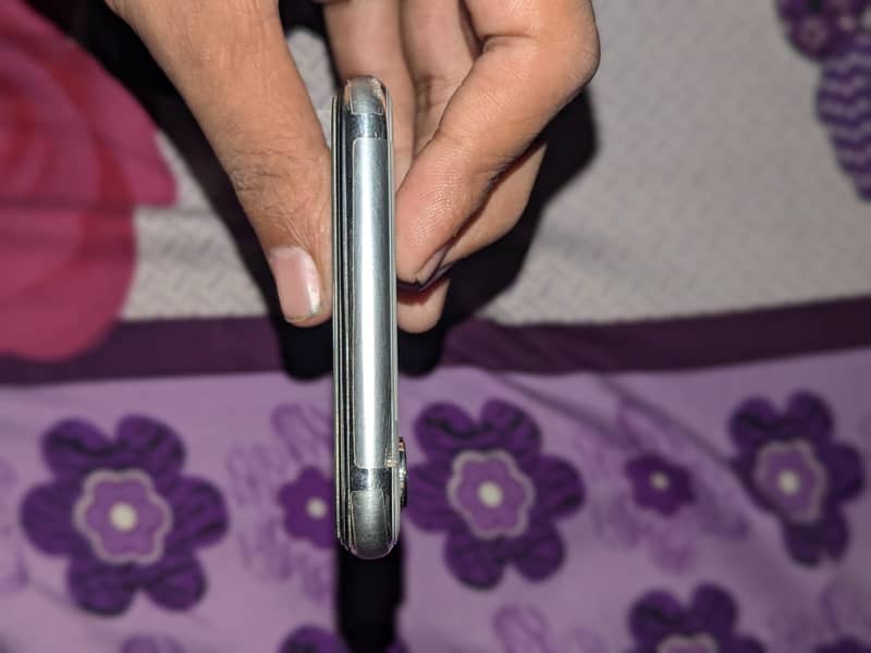 Apple iPhone X 4