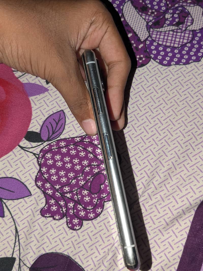 Apple iPhone X 5
