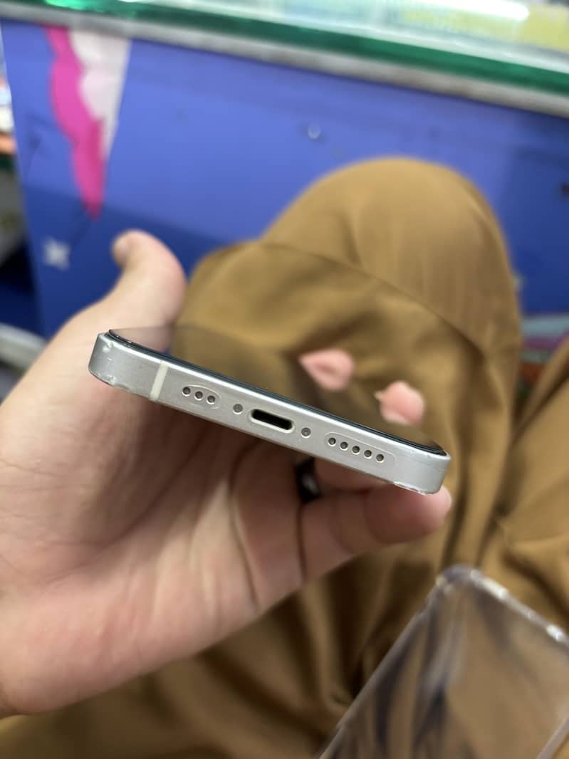 Apple iPhone 12 3