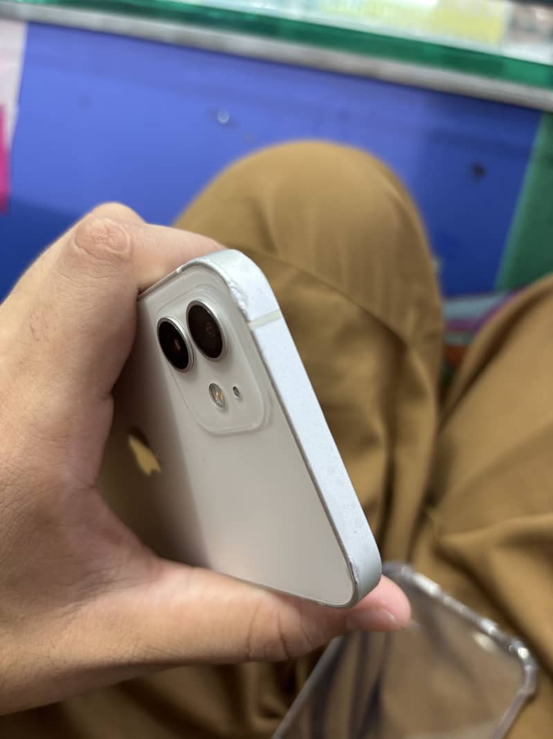 Apple iPhone 12 4