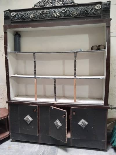 used Dressing aur Showcase