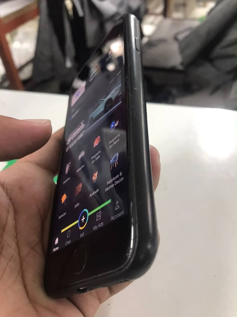 Apple iPhone 8 0