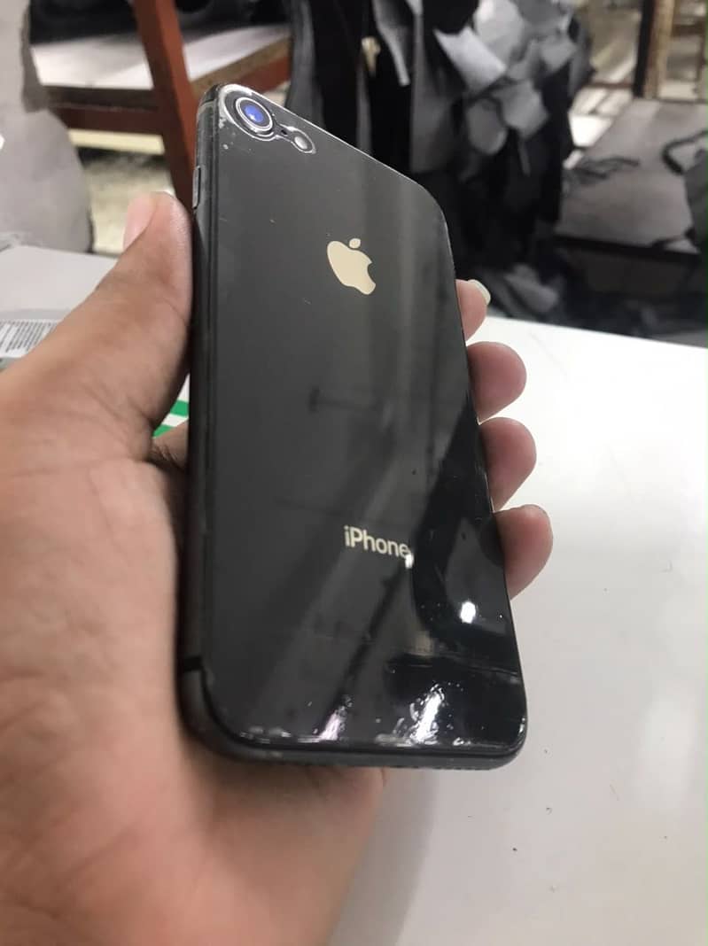 Apple iPhone 8 3