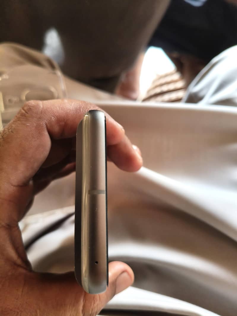 Google Pixel 8 4