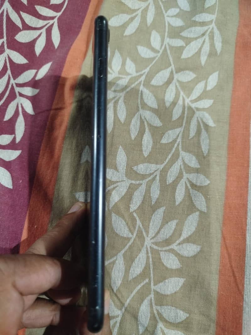 Apple iPhone 7 Plus 2