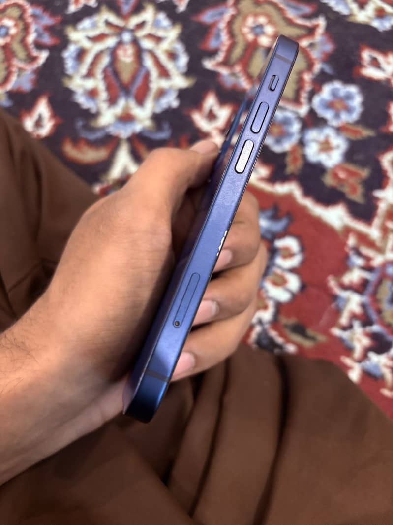 Apple iPhone 12 mini 4