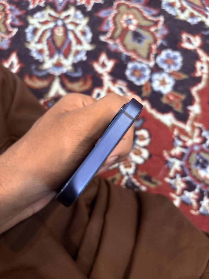 Apple iPhone 12 mini 6