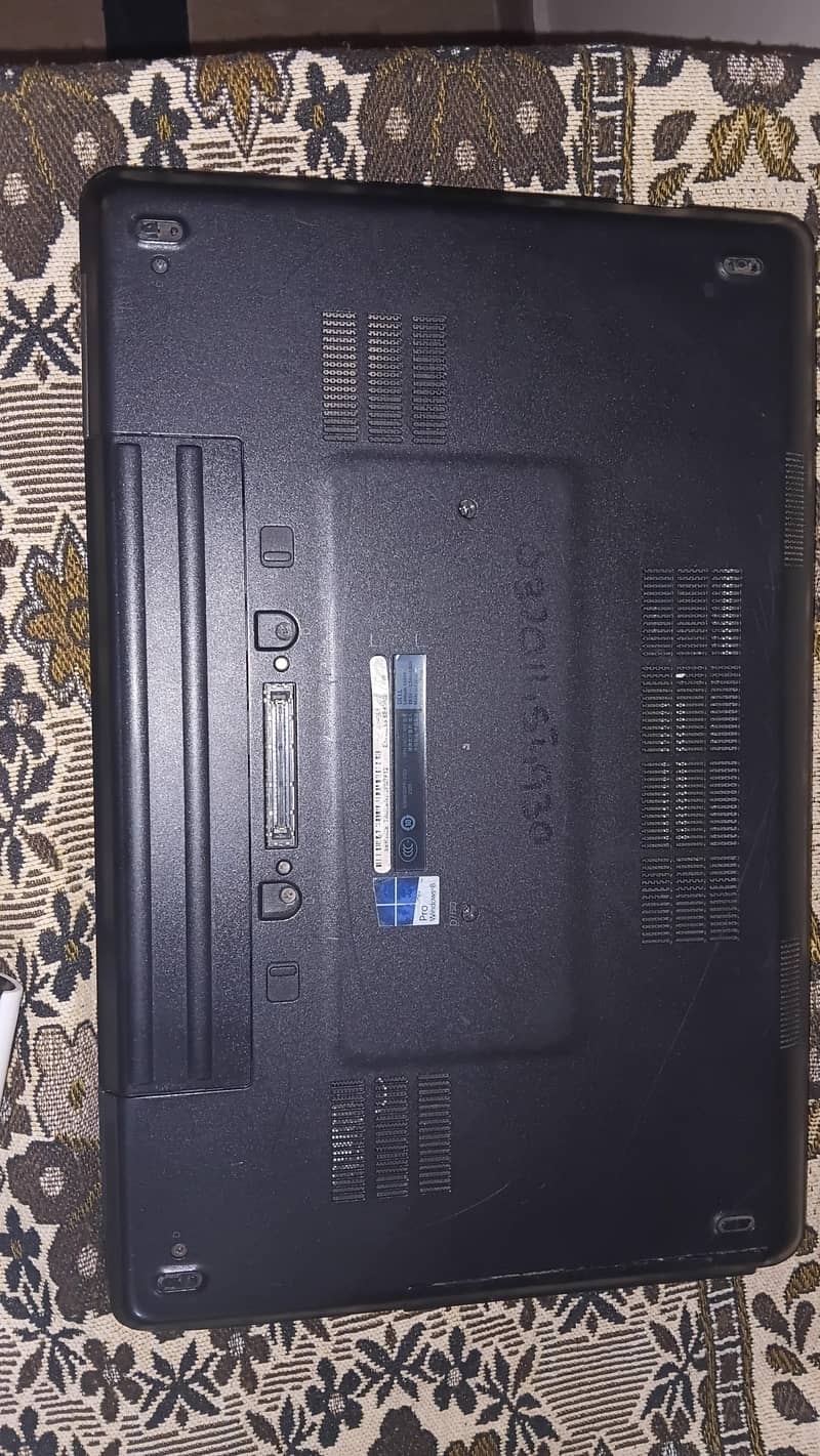 Dell Latitude E5540 0