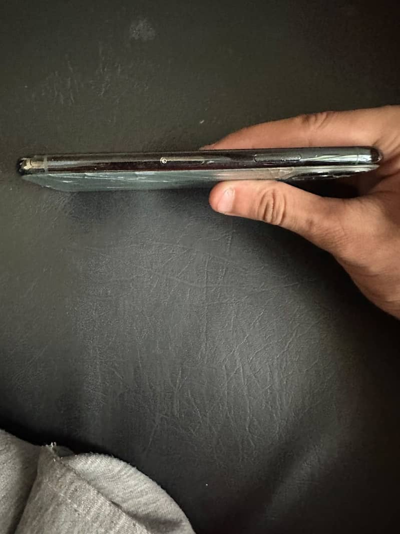 Apple iPhone 11 Pro 2