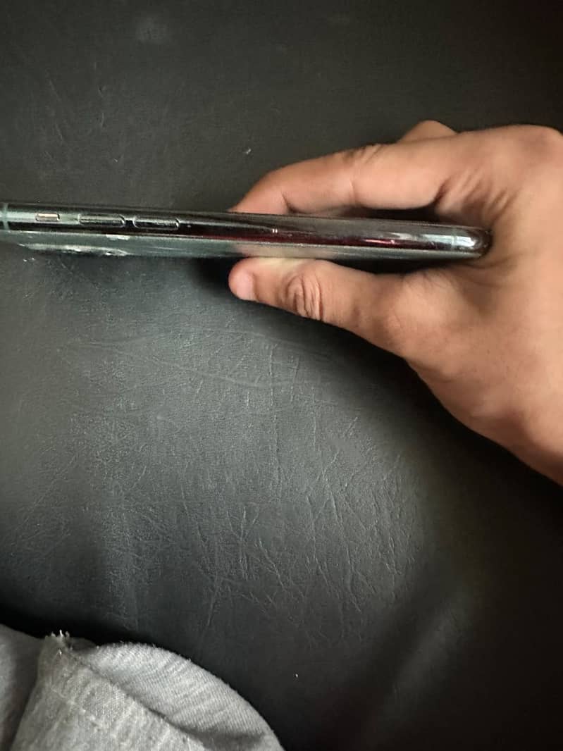 Apple iPhone 11 Pro 3
