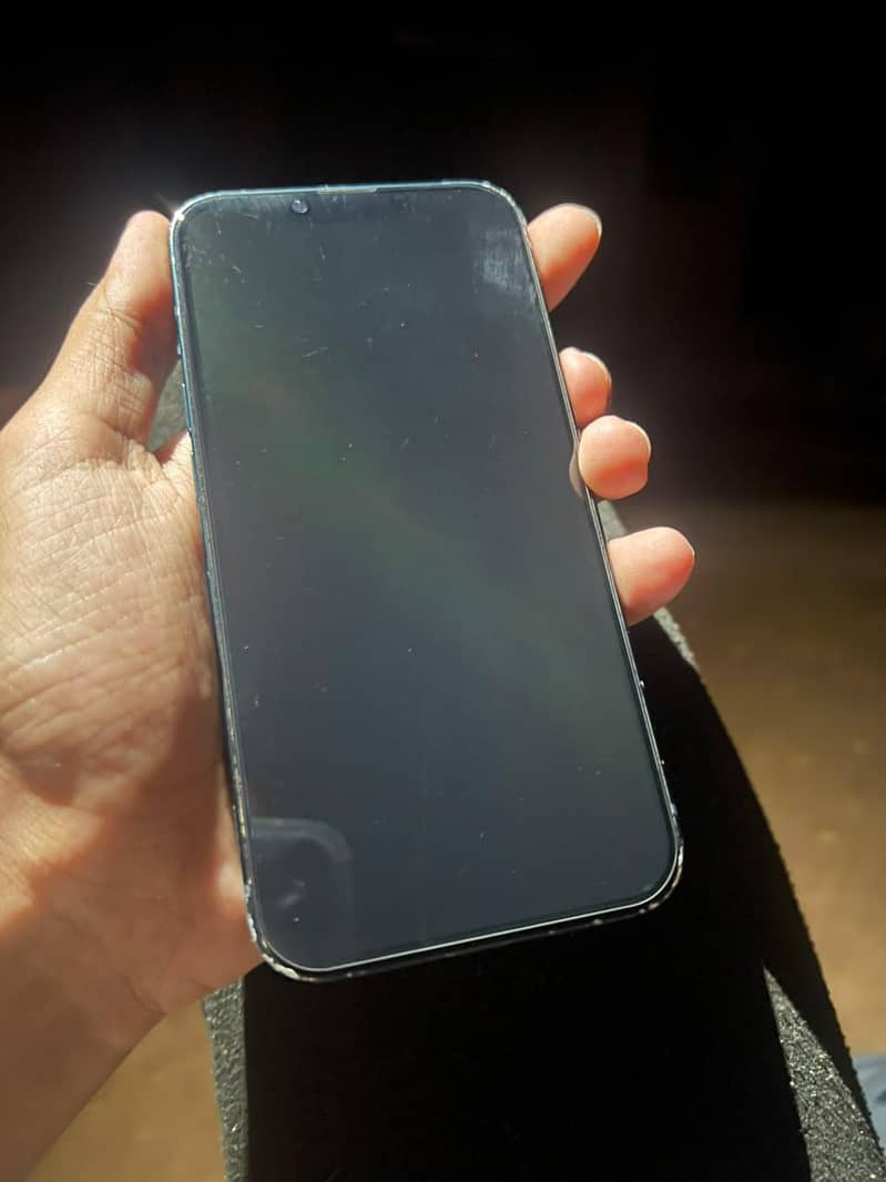 Apple iPhone 13 5