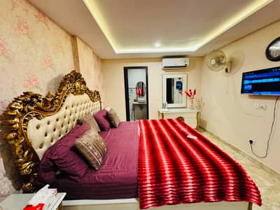 1 bad full farnshd far rent urgent in bahria Town Lahore Pakistan