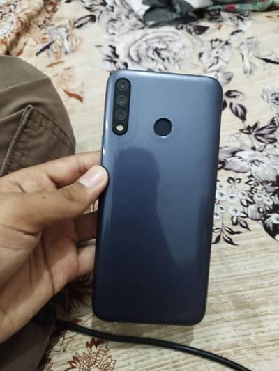 Tecno Spark 4