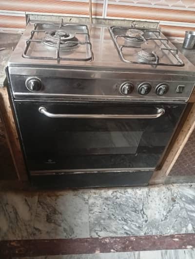 3 burners with oven