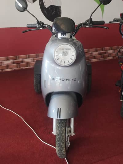 Road king for sale, only 97 km driven