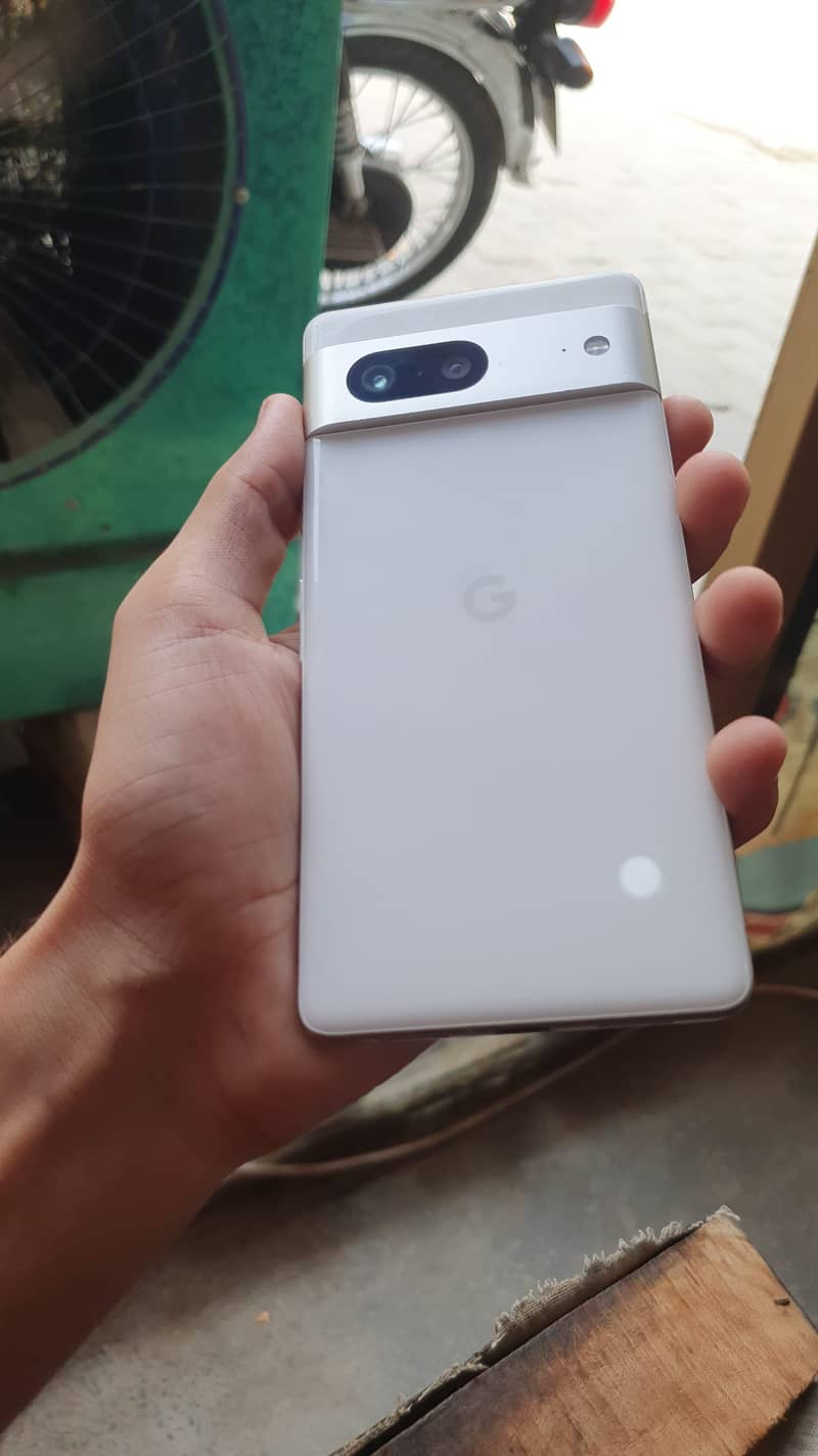 Google Pixel 7 4