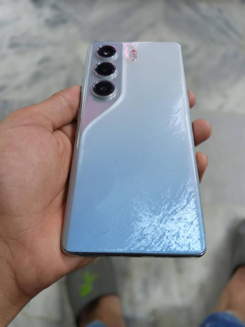 Tecno CAMON 40 Pro 1