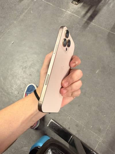 Apple iPhone 16 Pro Max dessert titanium.