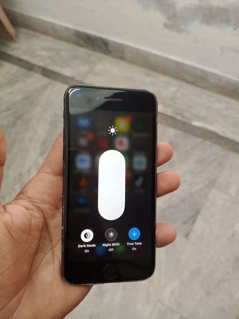 Apple iPhone SE 6