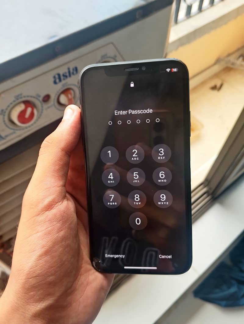 Apple iPhone X 3