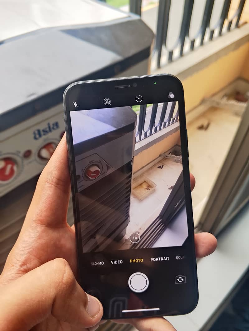 Apple iPhone X 4