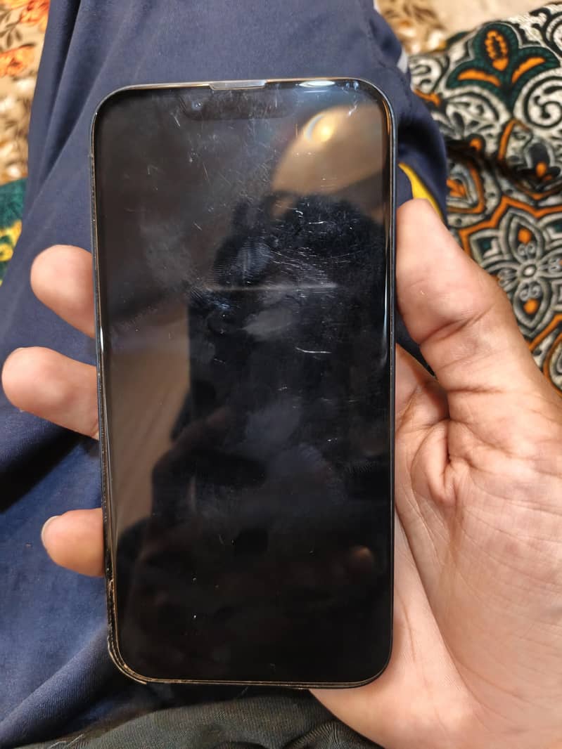 Apple iPhone 13 4