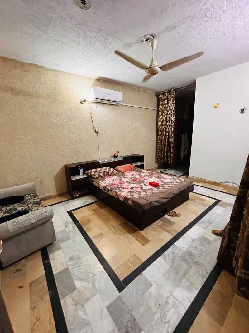Uper portion with 2 bed 4
