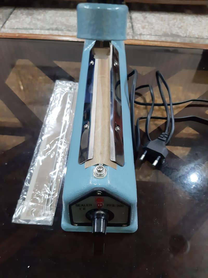 PLASTIC SEALER 1