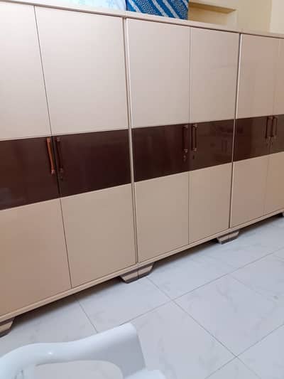 6 door cupboard