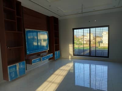 1 Kanal Beautiful House in Neelam Block, DC Colony Gujranwala.