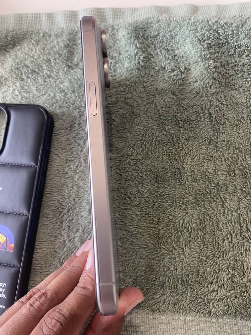 Apple iPhone 15 Pro Max 1
