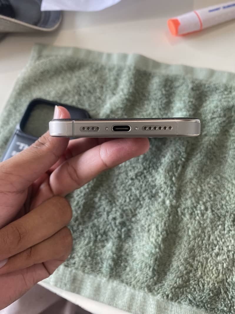 Apple iPhone 15 Pro Max 4