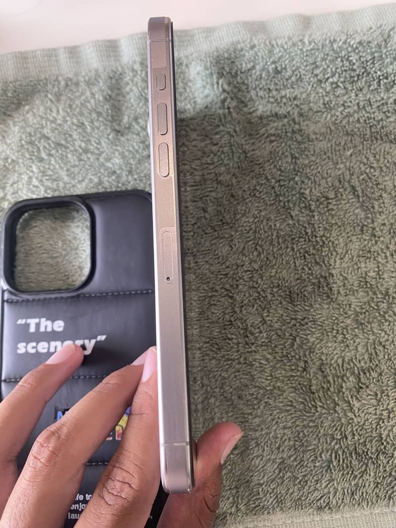 Apple iPhone 15 Pro Max 5
