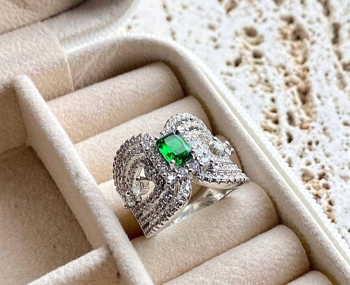 Statement Emerald Ring – Mono and Co. 0
