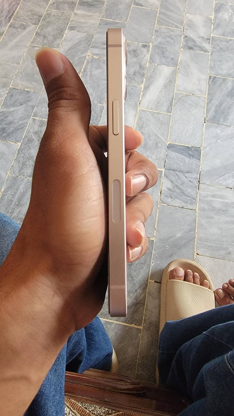 Apple iPhone 13 1