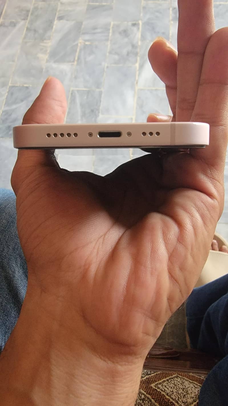 Apple iPhone 13 2